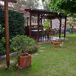 μονόχωρος με αυλή Vrasná