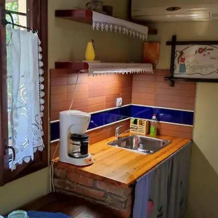 Appartamento Μονόχωρος Με Αυλή Vrasná