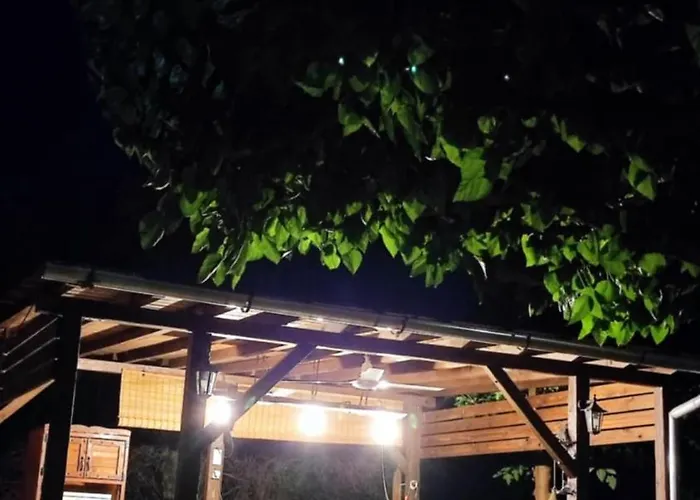 Μονόχωρος Με Αυλή Vrasná