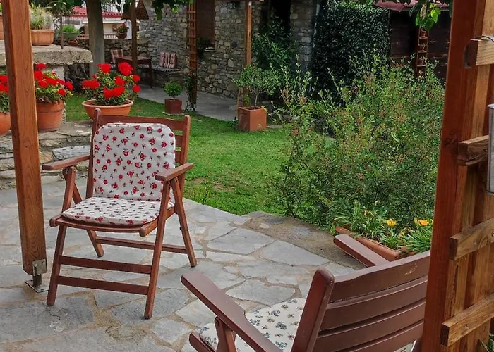 Μονόχωρος Με Αυλή *