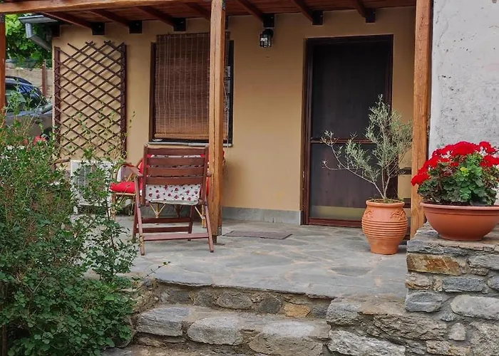 Μονόχωρος Με Αυλή